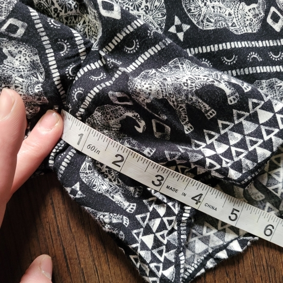 Mudd Black and White Elephant Print Elastic Waist Boho Flowy Shorts Size women L - Picture 4 of 5